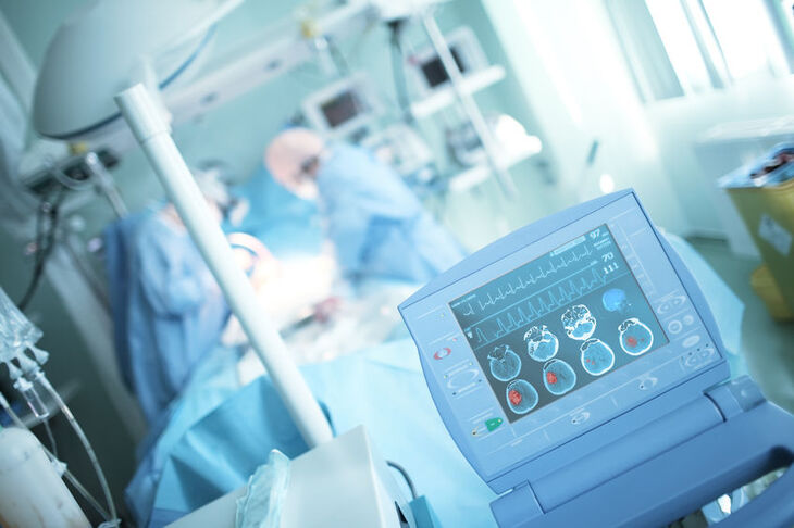Neurochirurdzy przy pracy