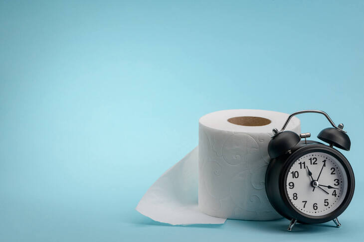 Papier toaletowy i zegarek
