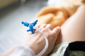Kobieta po podaniu chemioterapii prewencyjnej