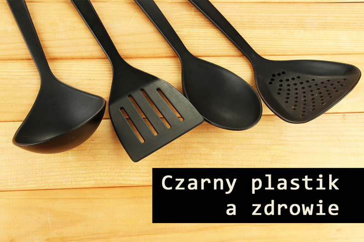 Przyrządy kuchenne wykonane z czarnego plastiku